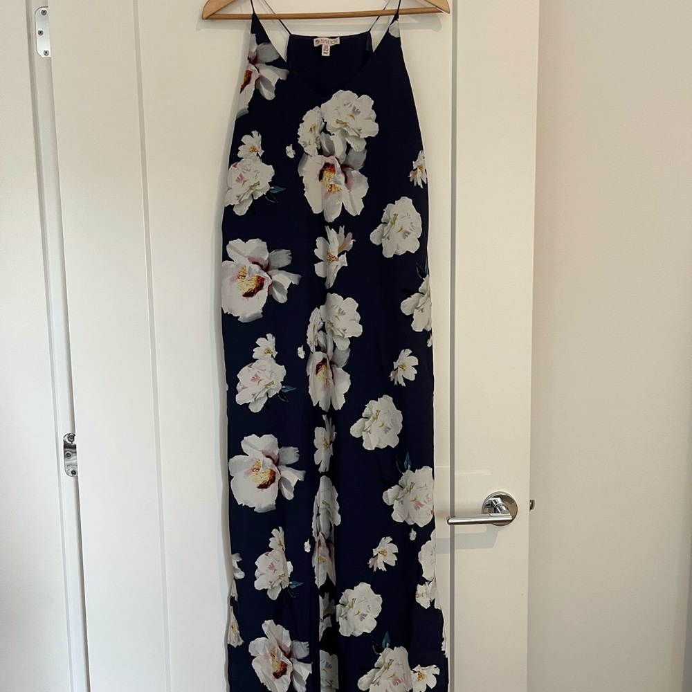 Elegant Blue and White Floral Maxi- Dress with Flowing Design